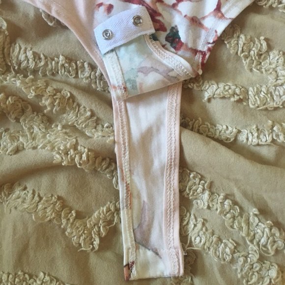 Pink Floral V Neck Bodysuit Size Small - Picture 8 of 11